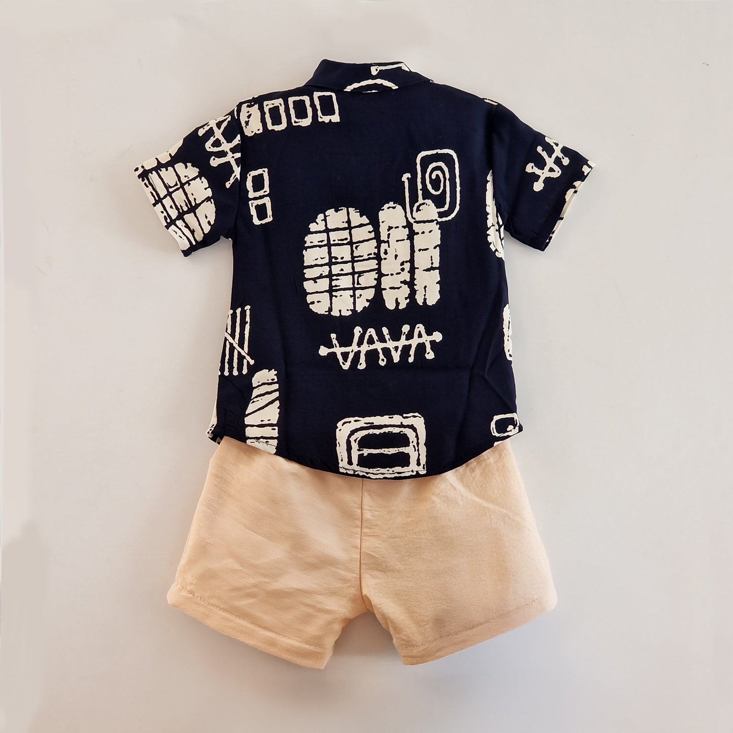 Ensemble d'été pour garçon – T-shirt noir et short beige | Cool et confortable