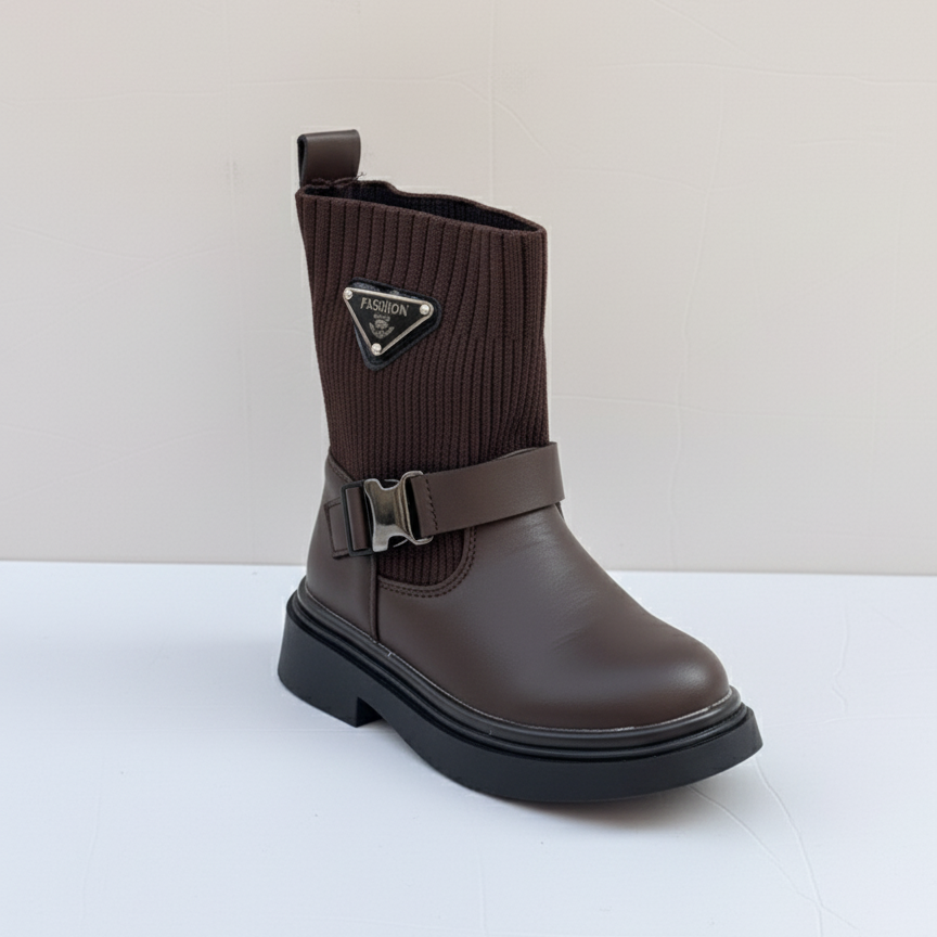 Cozy Chic Boots for Little Trendsetters