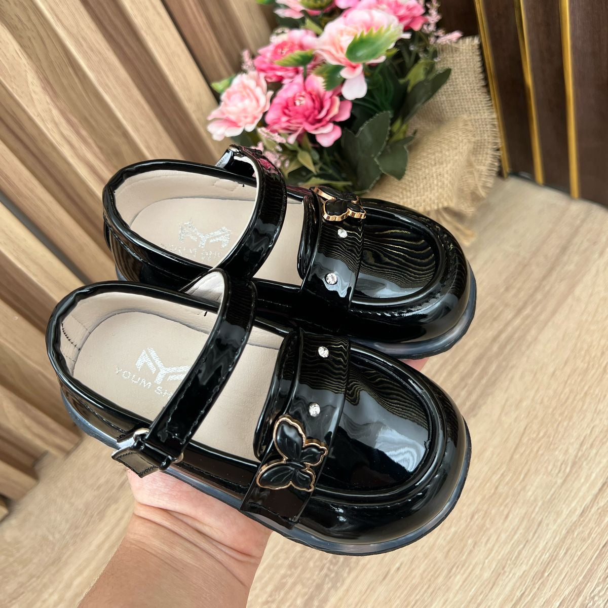 Chaussures à paillettes pour filles avec boucle papillon et lumières LED - pour un look élégant et lumineux