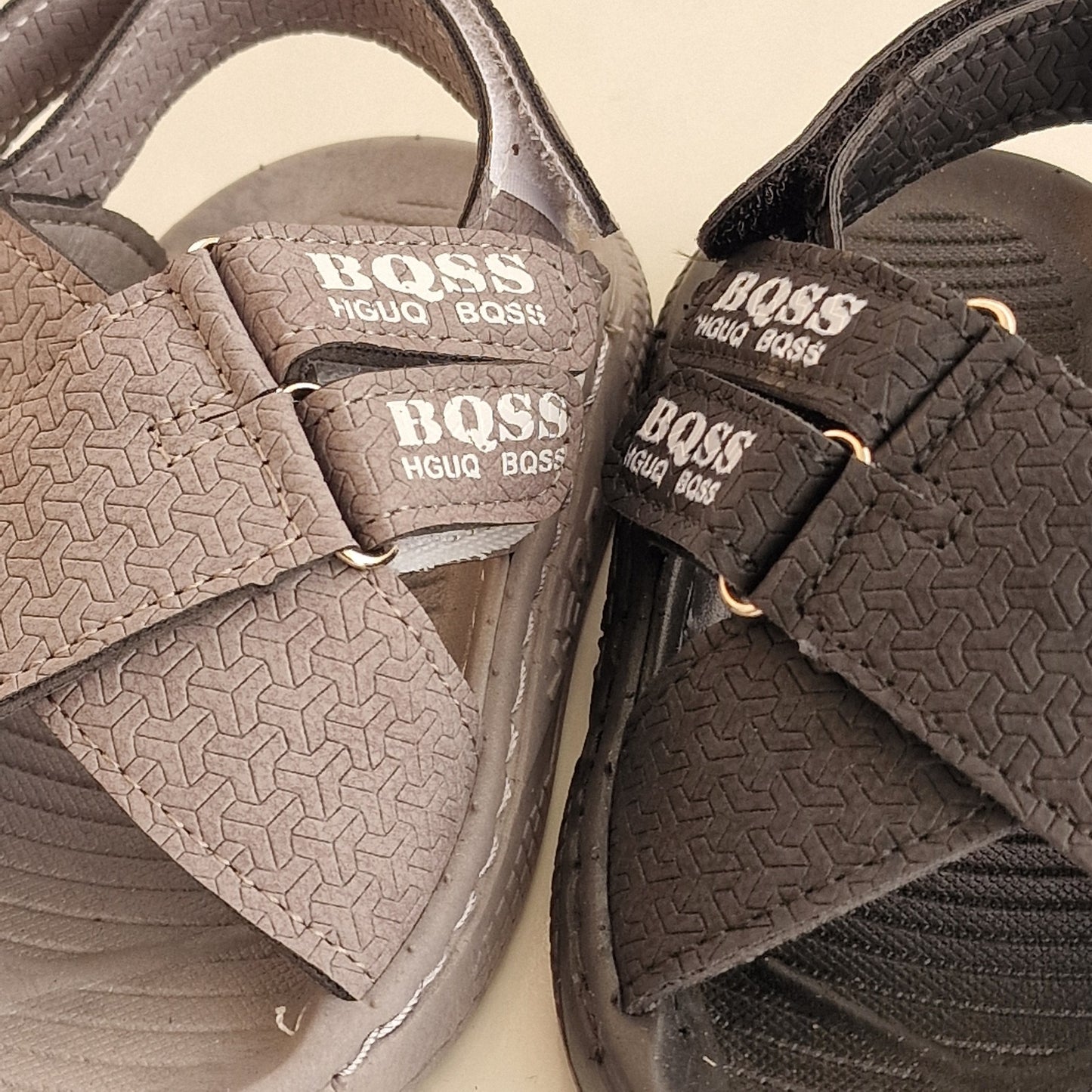 Sandales élégantes pour enfants au design moderne et distinctif - confort et élégance à chaque pas
