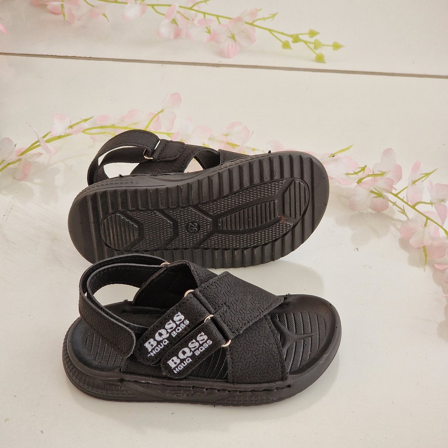 Sandales élégantes pour enfants au design moderne et distinctif - confort et élégance à chaque pas