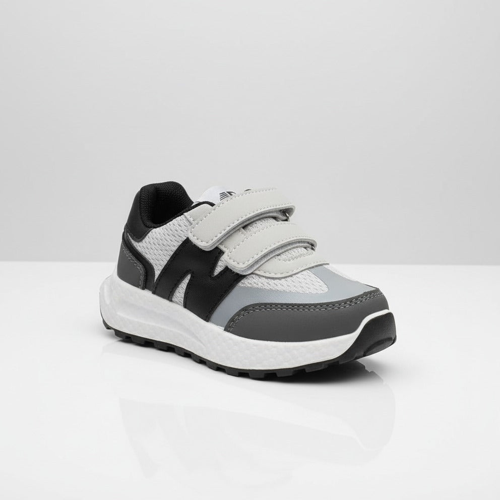 Fashionable children's sneakers made of high-quality materials - comfortable and lightweight for walking and playing