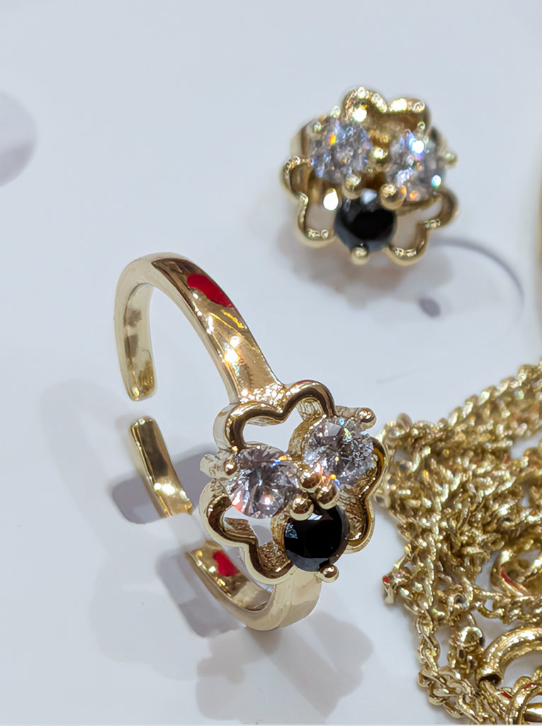 Ensemble de bijoux en or anti-ternissement en forme de trèfle à quatre feuilles – Couleur durable et résistante à l'oxydation, orné de pierres CZ noires et transparentes (ensemble de 5 pièces)