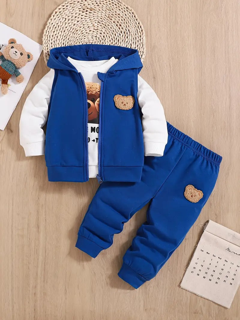 Ensemble 3 pièces pour garçon et fille : un t-shirt avec imprimé ours, un sweat à capuche et un pantalon de sport.Ensemble 3 pièces pour garçon et fille : un t-shirt avec imprimé ours, un sweat à capuche et un pantalon de sport.