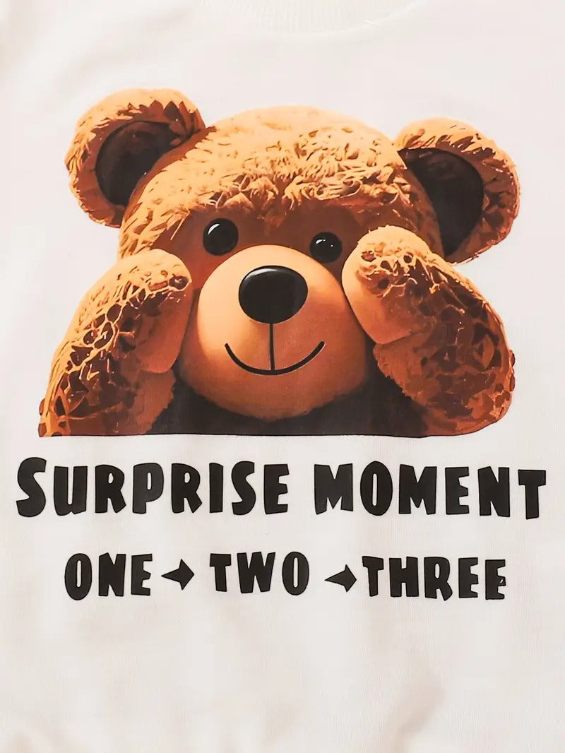 Ensemble 3 pièces pour garçon et fille : un t-shirt avec imprimé ours, un sweat à capuche et un pantalon de sport.Ensemble 3 pièces pour garçon et fille : un t-shirt avec imprimé ours, un sweat à capuche et un pantalon de sport.