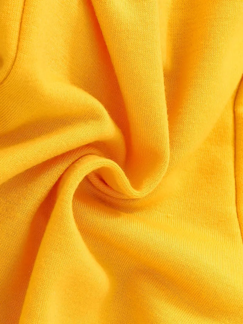 Ensemble 3 pièces pour garçon et fille : un t-shirt avec imprimé ours, un sweat à capuche et un pantalon de sport.Ensemble 3 pièces pour garçon et fille : un t-shirt avec imprimé ours, un sweat à capuche et un pantalon de sport.