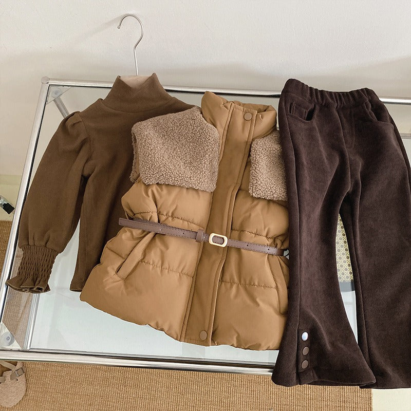 Tenue d'hiver élégante pour enfants : doudoune avec ceinture et pantalon en velours côtelé