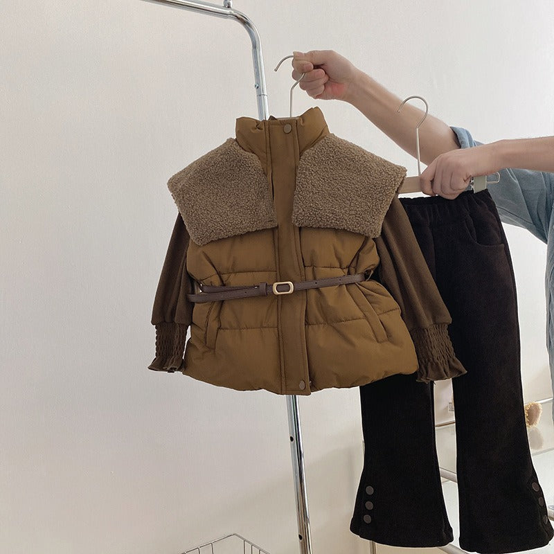 Tenue d'hiver élégante pour enfants : doudoune avec ceinture et pantalon en velours côtelé