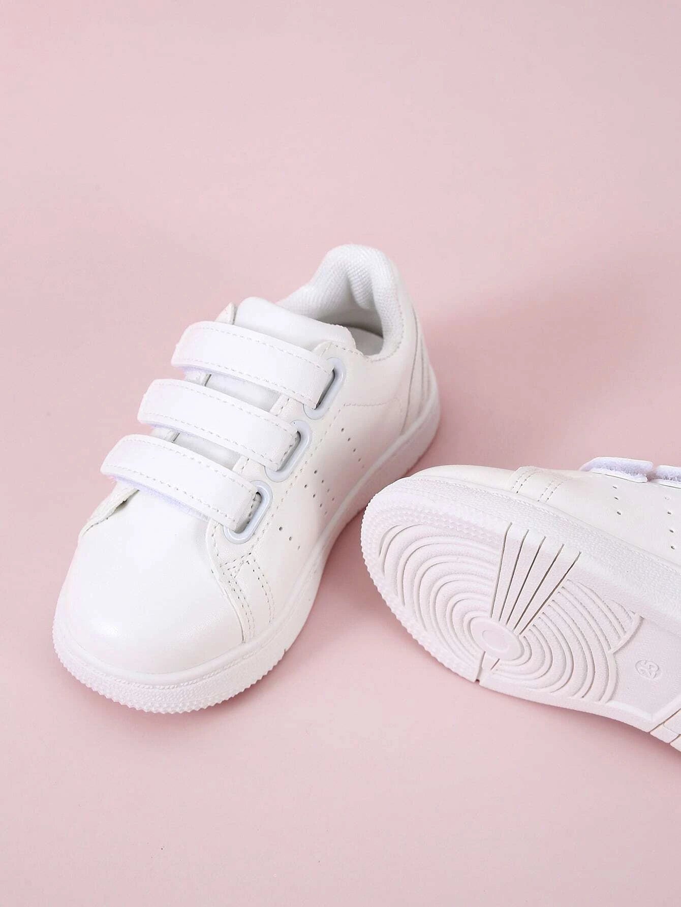 Élégance ludique : chaussures minimalistes à brides auto-agrippantes pour enfants pour un confort élégant 