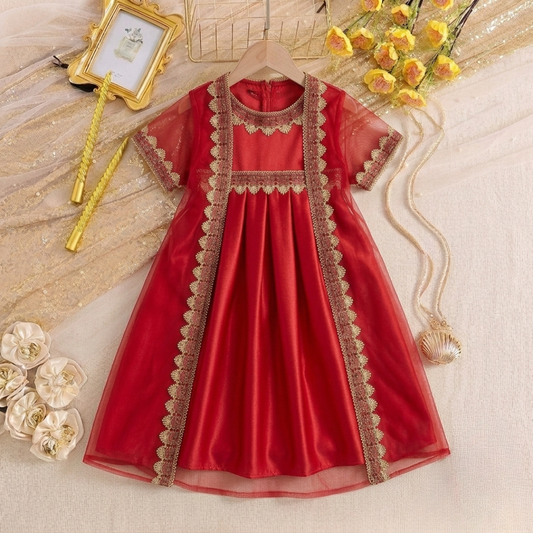 Robe élégante en satin et tulle pour fille avec cape en dentelle brodée