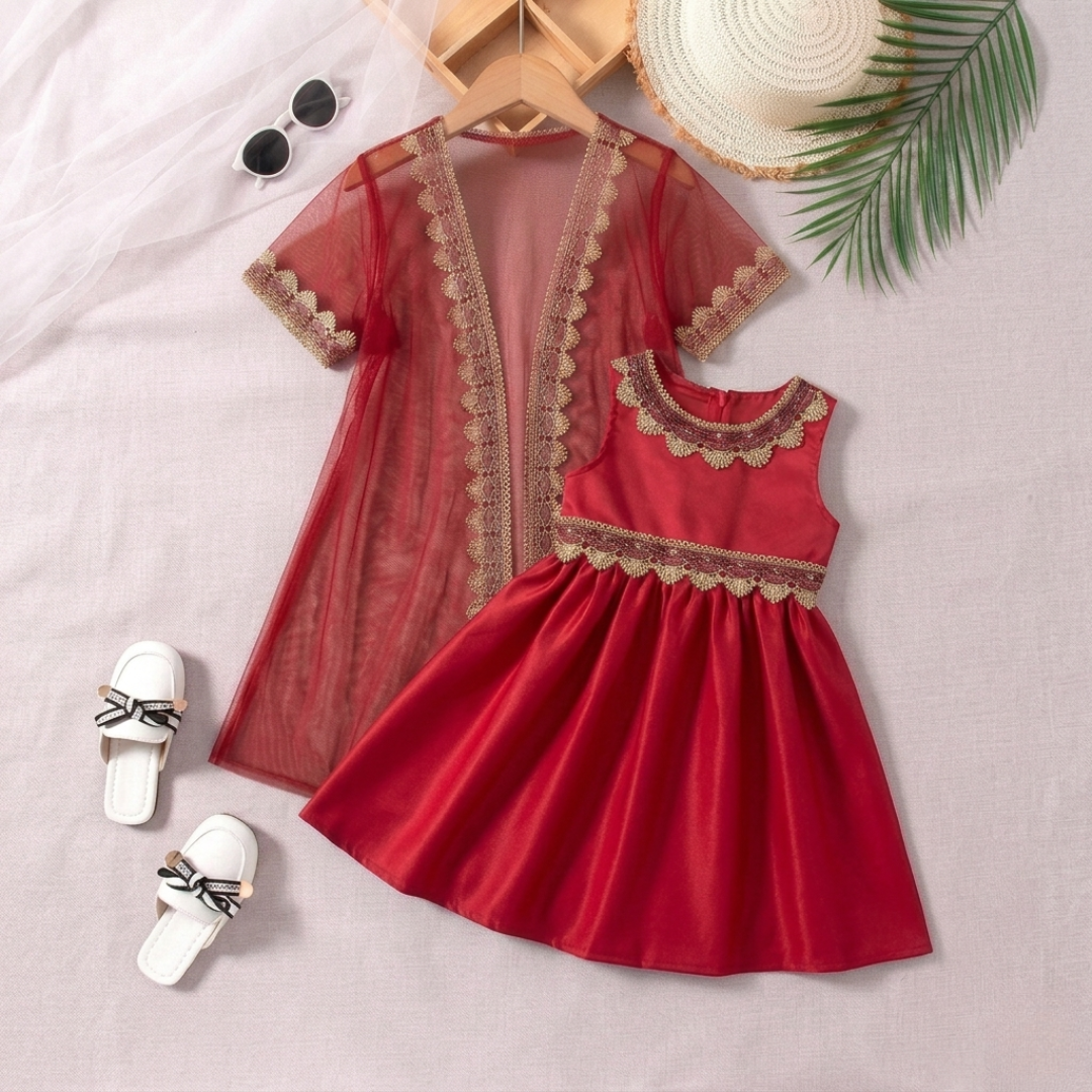 Robe élégante en satin et tulle pour fille avec cape en dentelle brodée