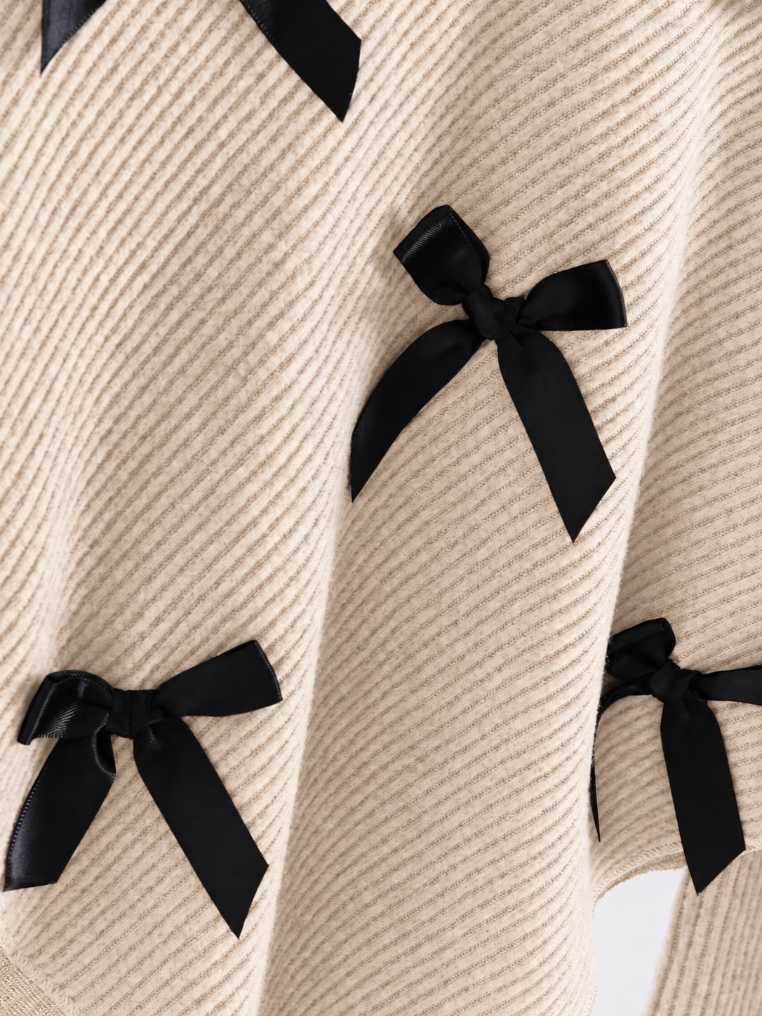 Girls’ Warm and Cozy Lined Two-Piece Winter Set with Bow-Detail High-Neck Top and Comfortable Wide-Leg Pants (Copy)