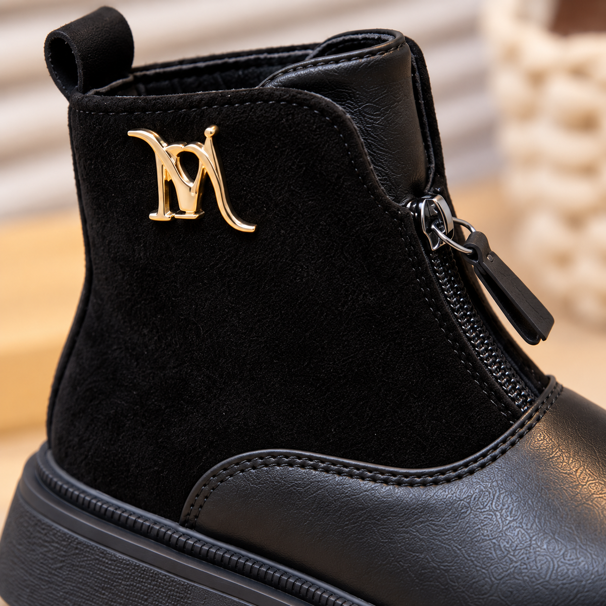 Bottines élégantes pour fille avec fermeture zippée et détails dorés