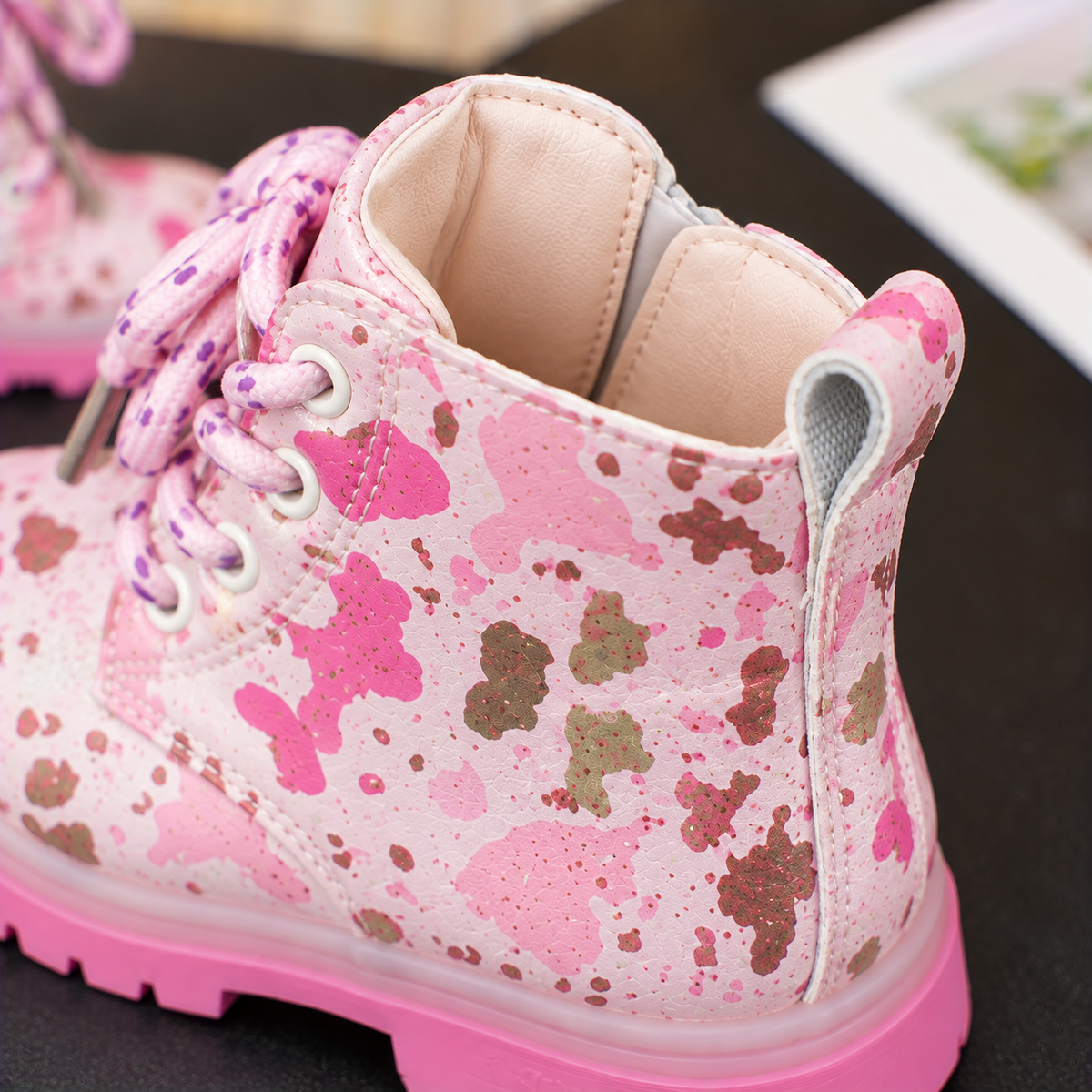 Bottines à lacets pour filles avec imprimé cœurs et papillons charmants