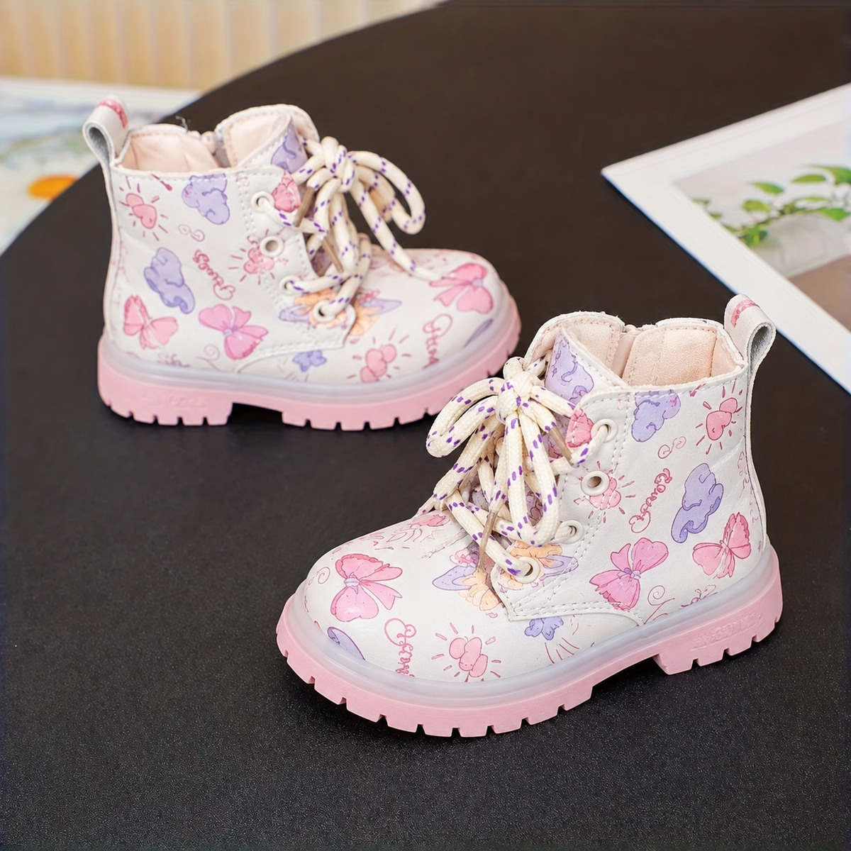 Bottines à lacets pour filles avec imprimé cœurs et papillons charmants
