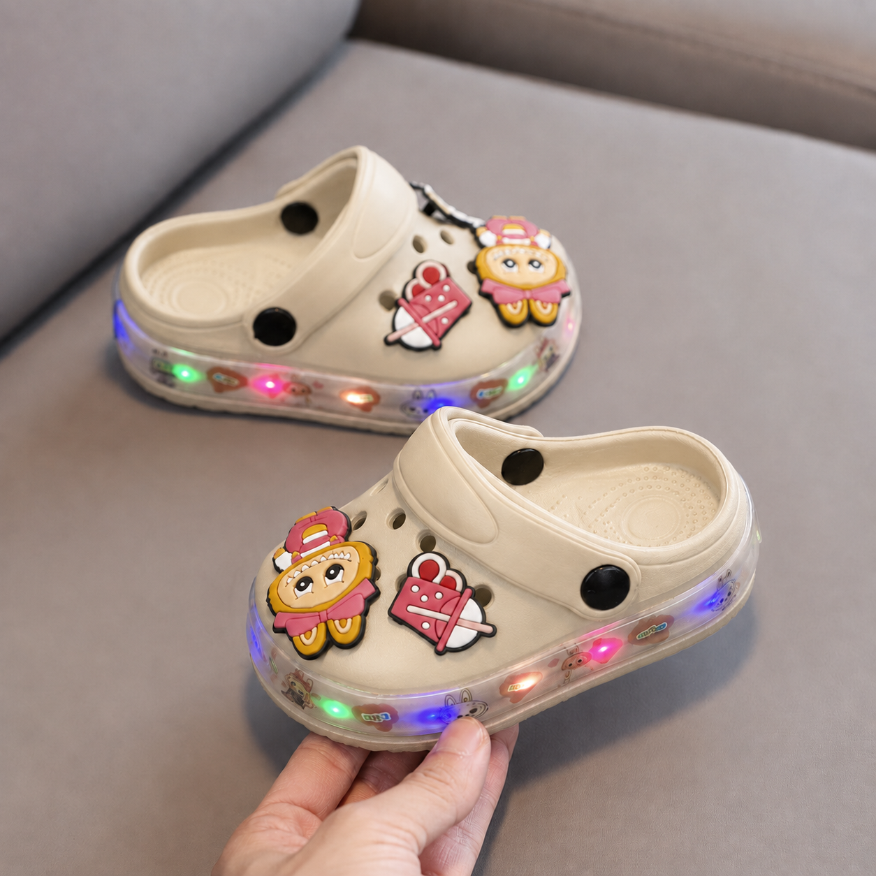 Sabots lumineux à LED pour enfants ✨