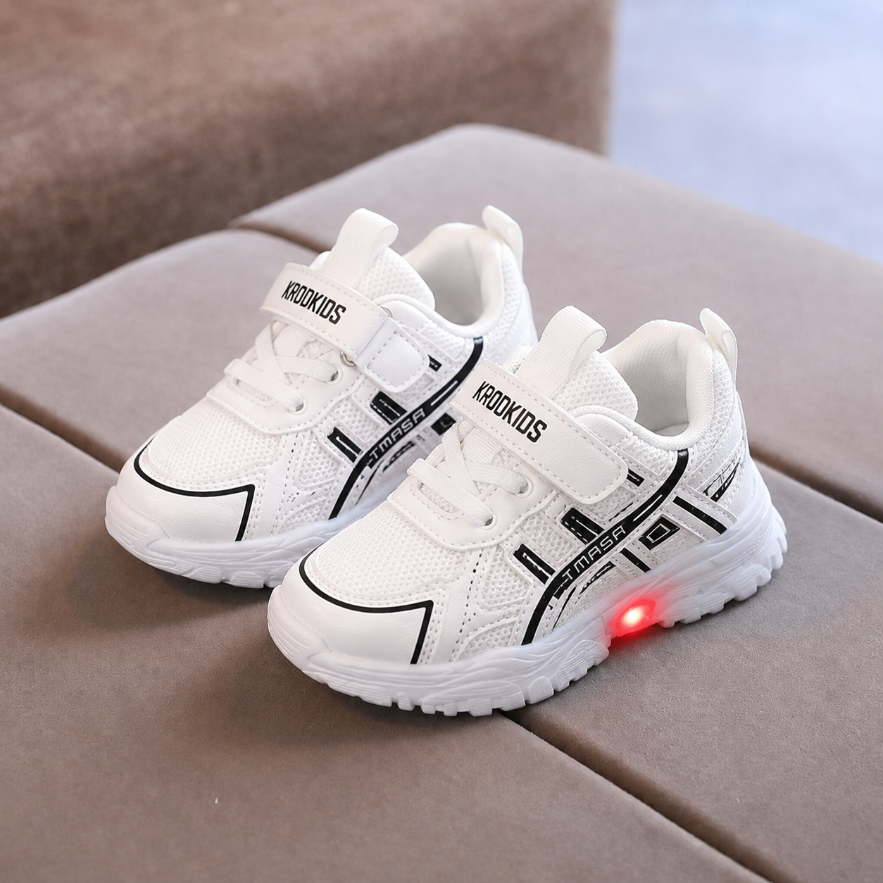 Baskets lumineuses à LED pour enfants – Chaussures légères et respirantes avec fermeture Velcro et semelle antidérapante