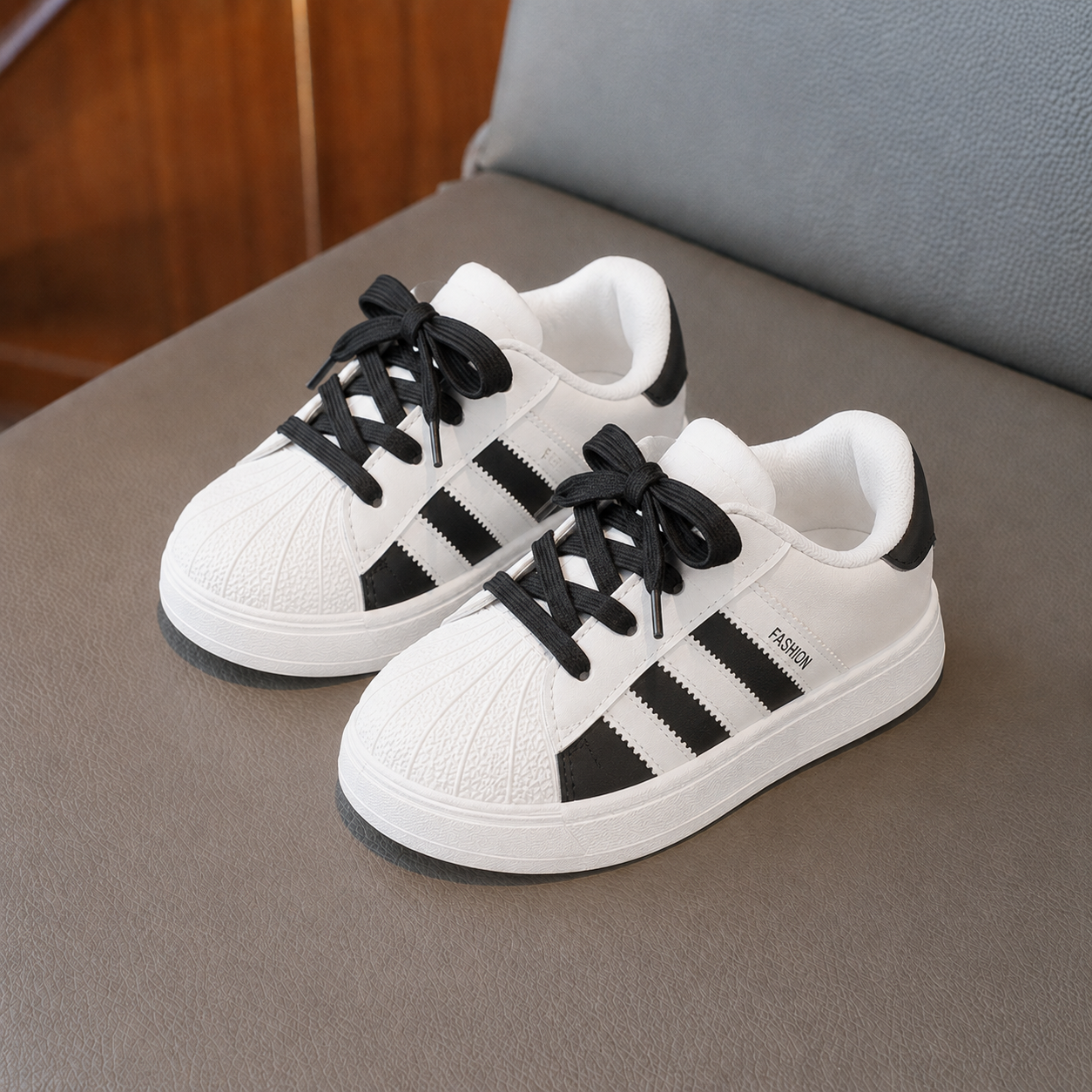 Baskets rayées classiques pour enfants – Chaussures de sport légères et décontractées avec bride auto-agrippante