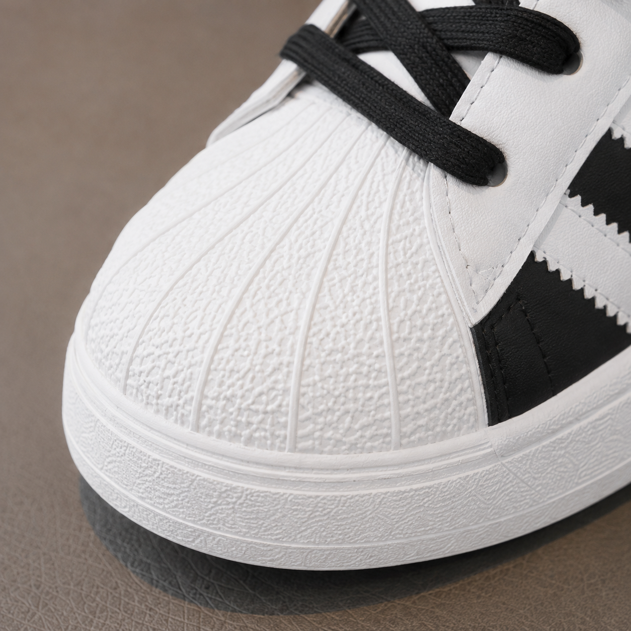 Baskets rayées classiques pour enfants – Chaussures de sport légères et décontractées avec bride auto-agrippante