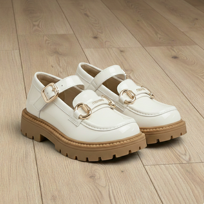Nouvelles chaussures élégantes et stylées en cuir brillant pour les filles à la mode