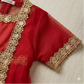 Robe élégante en satin et tulle pour fille avec cape en dentelle brodée