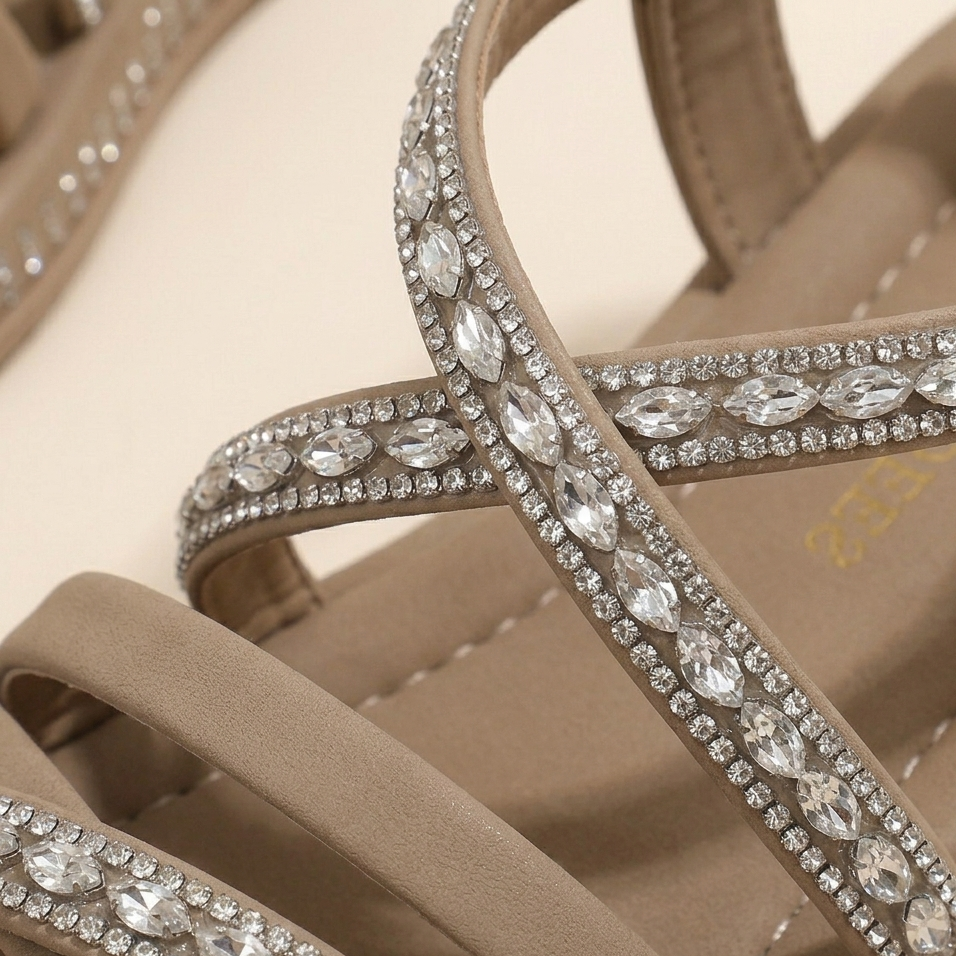 Sandales plates à brides croisées en cristal pour fille – Été élégant avec dos élastique