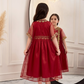 Robe élégante en satin et tulle pour fille avec cape en dentelle brodée