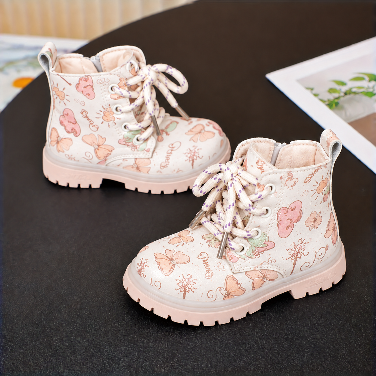 Bottines à lacets pour filles avec imprimé cœurs et papillons charmants