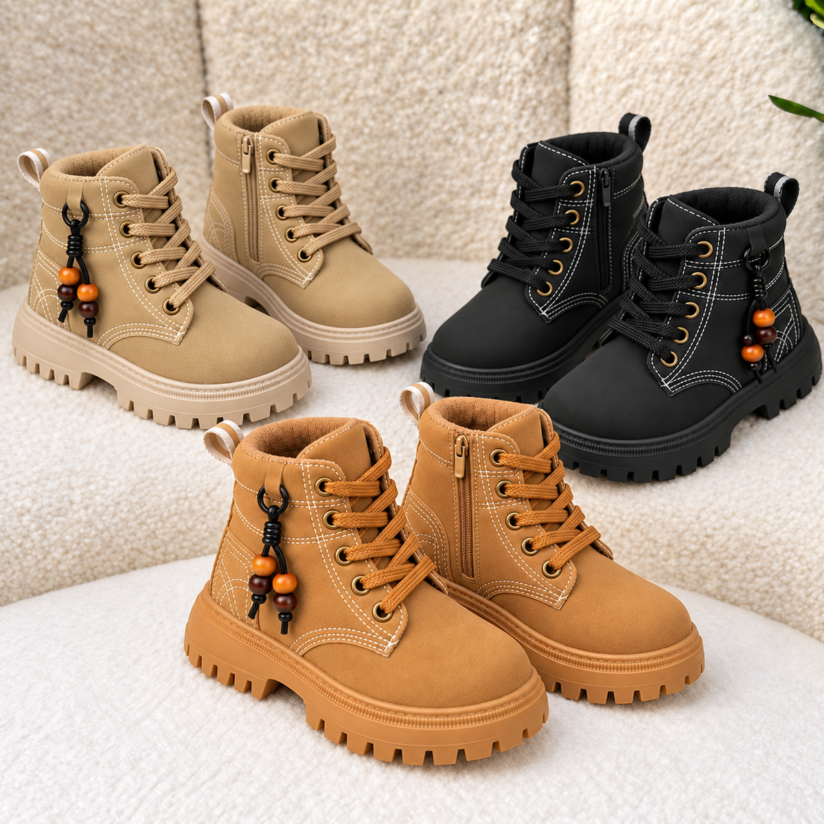 Bottines à lacets pour enfant avec semelles crantées épaisses, surpiqûres décoratives et détails perlés sur le côté
