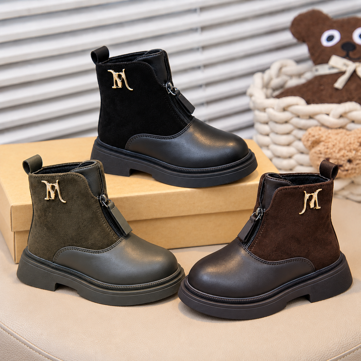 Bottines élégantes pour fille avec fermeture zippée et détails dorés