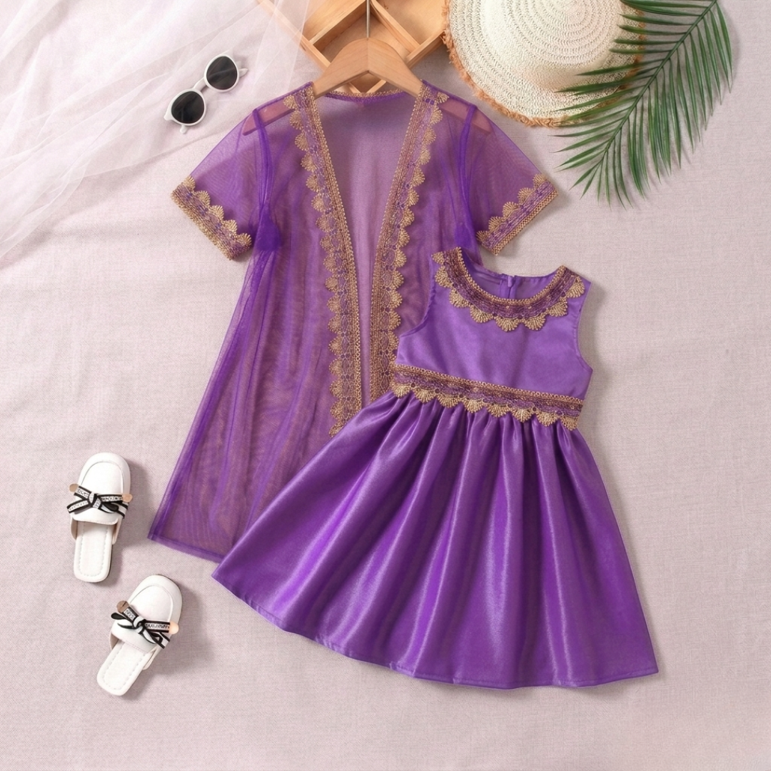Robe élégante en satin et tulle pour fille avec cape en dentelle brodée