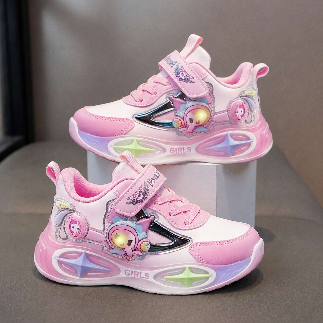 ✨ Light-Up Girls’ Sneakers with a Magical Touch!