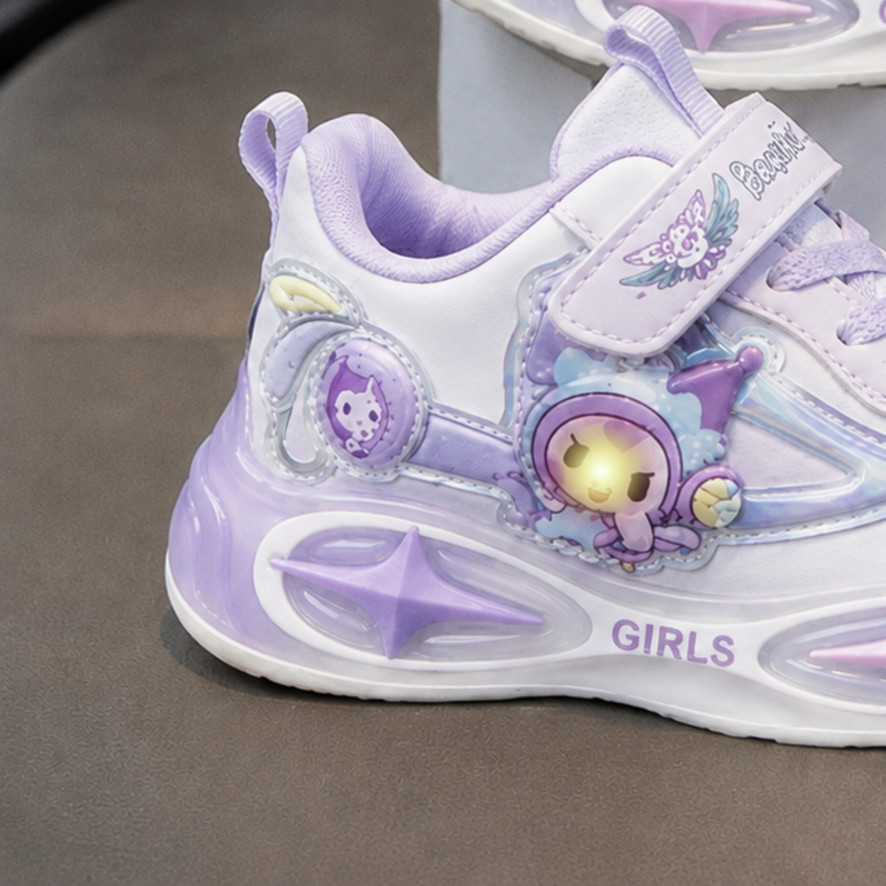 ✨ Light-Up Girls’ Sneakers with a Magical Touch!