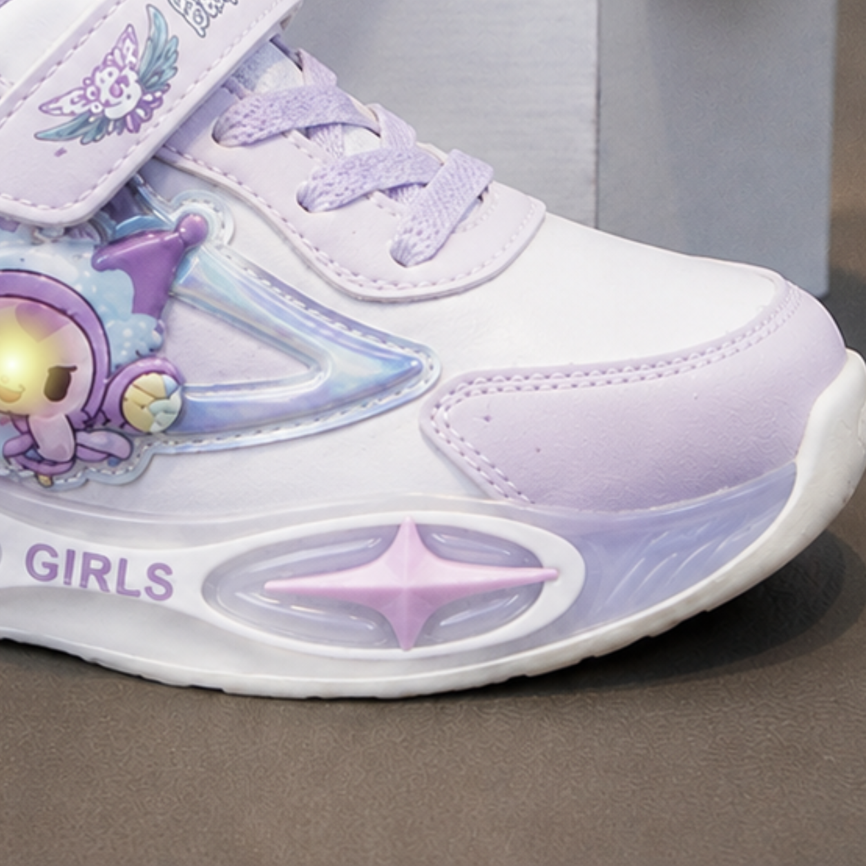 ✨ Light-Up Girls’ Sneakers with a Magical Touch!