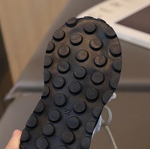 Chaussures en cuir PU imprimé pour enfants. Élégant et confortable