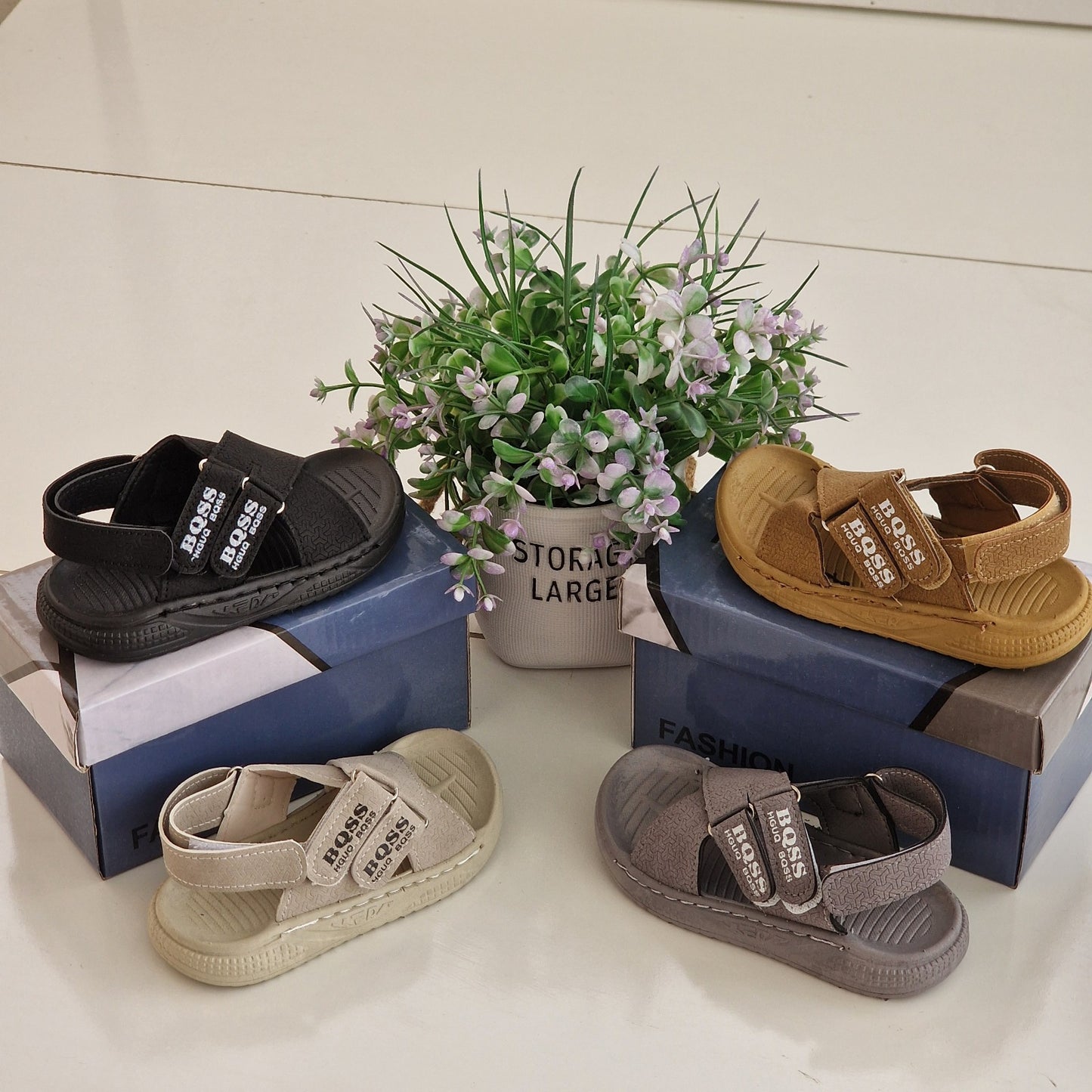 Sandales élégantes pour enfants au design moderne et distinctif - confort et élégance à chaque pas