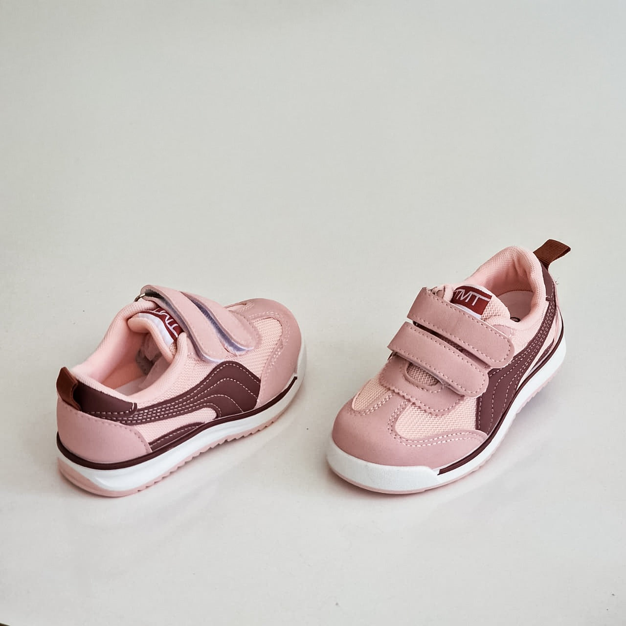 Baskets décontractées pour enfants : confort et style pour les aventures quotidiennes