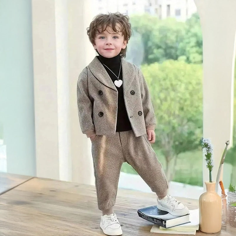 Ensemble trois pièces confortable en laine pour tout-petit, manteau, pull et pantalon