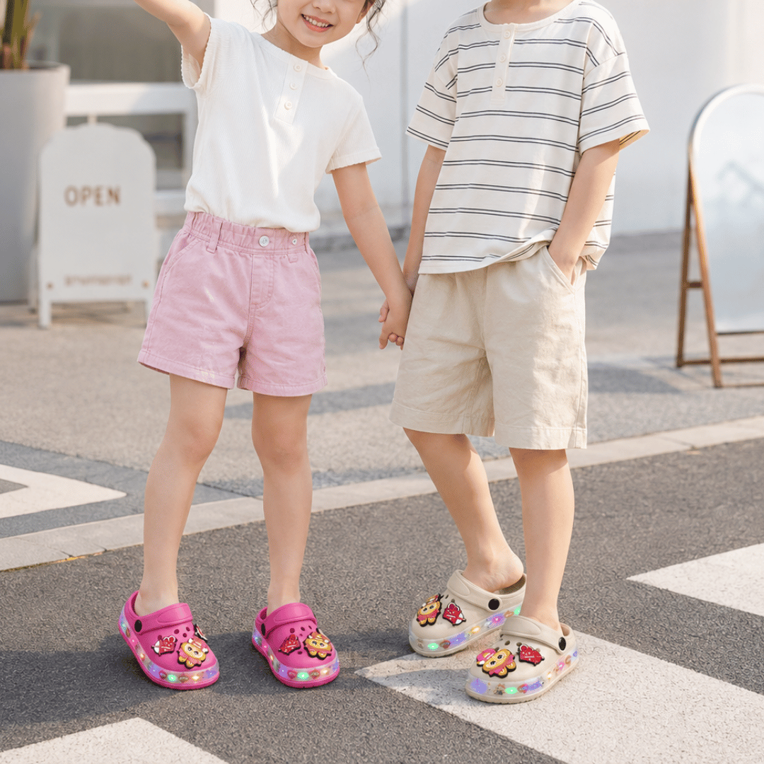 Sabots lumineux à LED pour enfants ✨