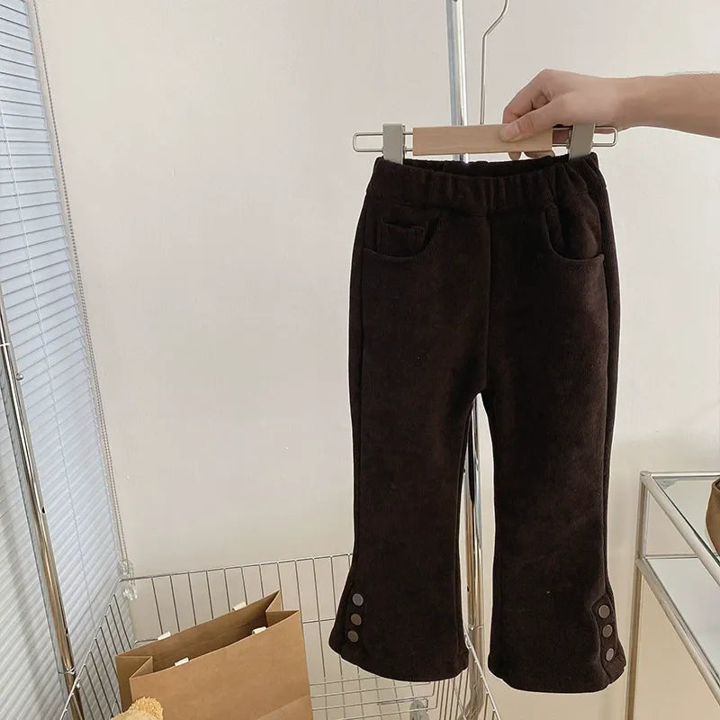 Tenue d'hiver élégante pour enfants : doudoune avec ceinture et pantalon en velours côtelé