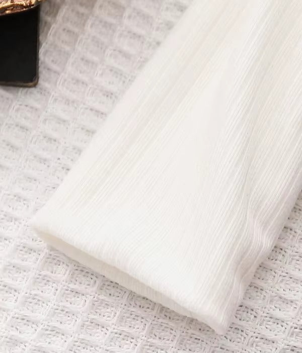 Ensemble d'hiver élégant pour fille : gilet en fausse fourrure, haut à manches bouffantes, jupe plissée et béret assorti